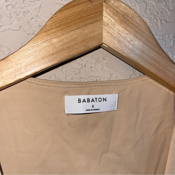 Babaton Aritzia | Contour V-Neck Longsleeve Bodysuit Size: Small - Picture 4 of 6